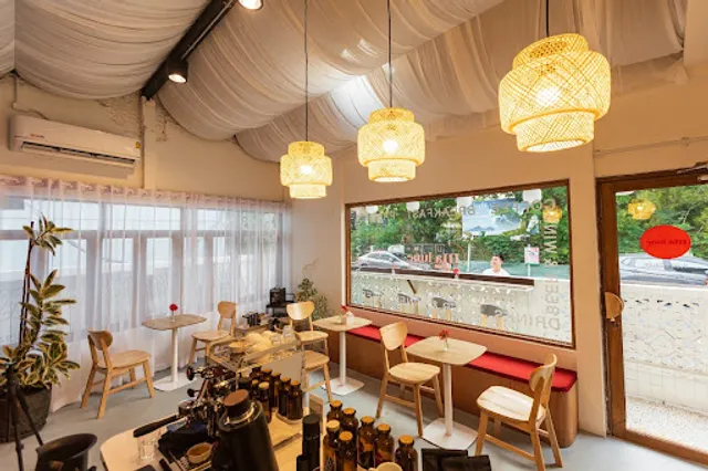 ma lune (มาลูน) Thai Specialty Coffee Roaster