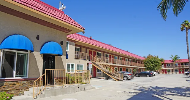 Travelers Inn