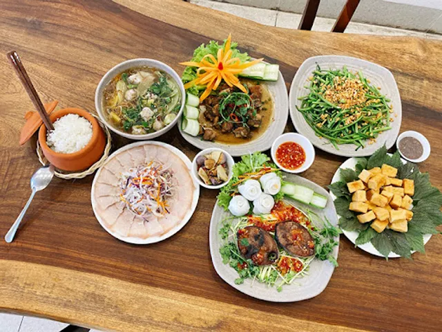 CƠM NIÊU PHÚ YÊN - SUNVIEA - BÚN CÁ - LẨU GÀ LÁ É - MẮT CÁ NGỪ ĐẠI DƯƠNG - ẨM THỰC DU LỊCH PHÚ YÊN