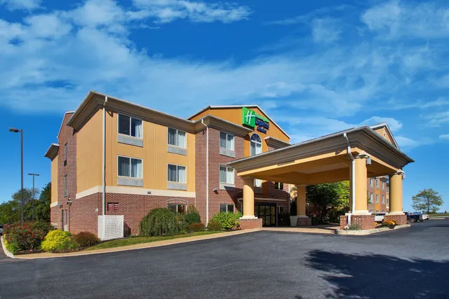 Holiday Inn Express & Suites Lancaster-Lititz by IHG