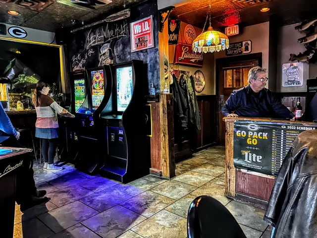 Izzy's Dockside Diner & Pub