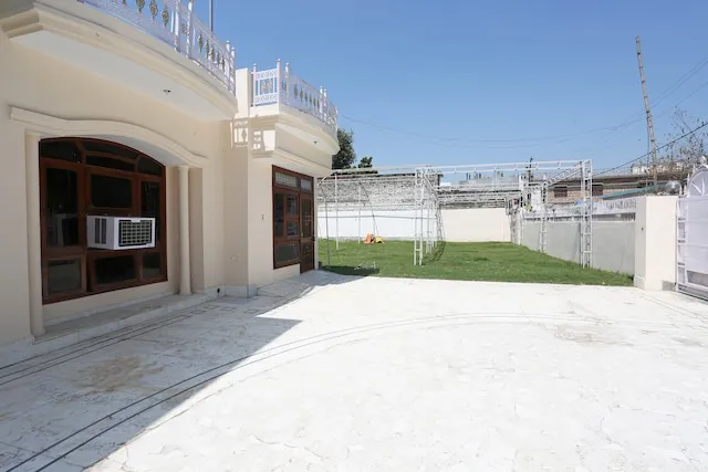 OYO Hotel Loknath Inn Near Munshi Pulia Metro Station