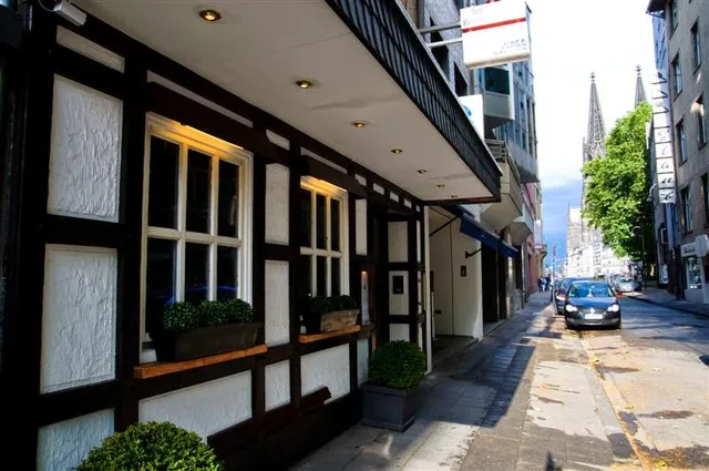 Dom Hotel Am Römerbrunnen