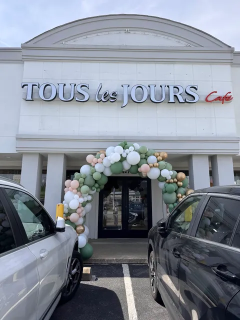 Tous Les Jours Bakery & Cafe