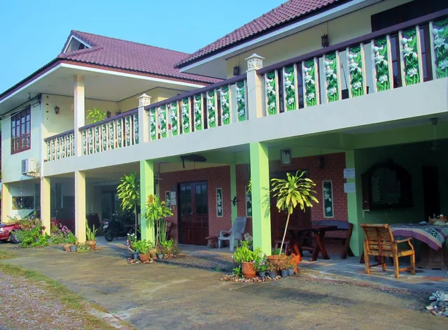 สนานวรรณบีช บีแอนด์บี