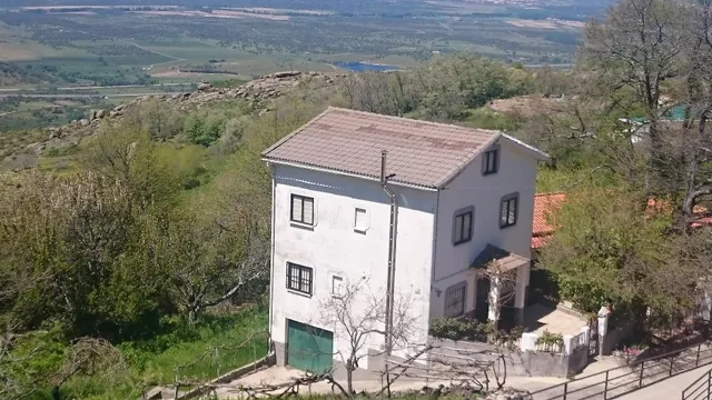 Hostal y Apartamentos Rurales la Bellosina