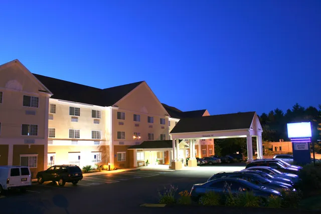 Holiday Inn Express & Suites Boston - Marlboro by IHG