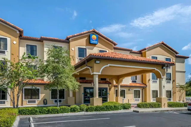 Comfort Inn & Suites Northeast - Gateway