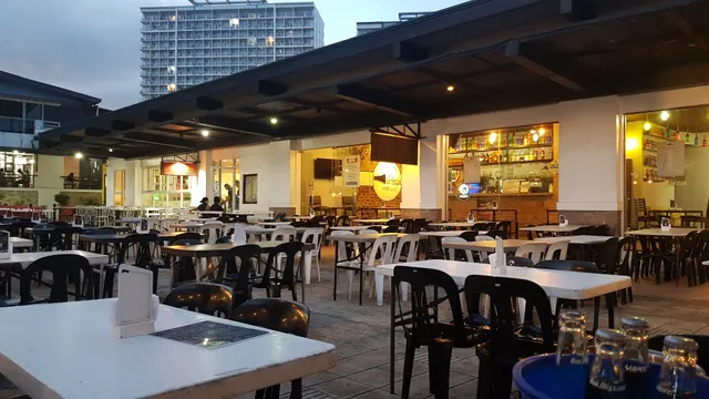 Papa Doms Bar and Restaurant - Tagaytay