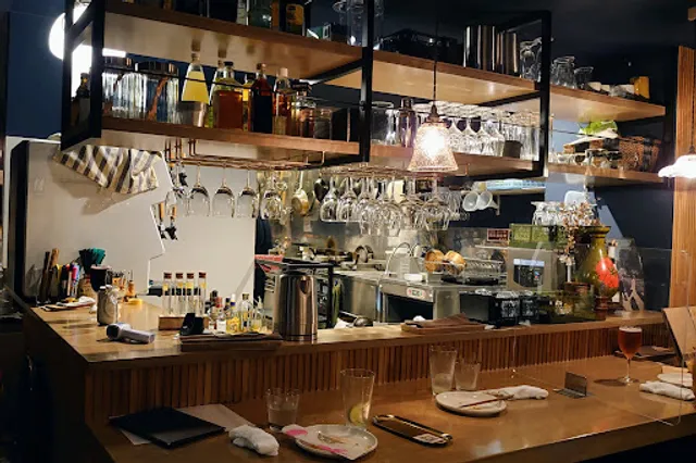 Leeroy. fullmoon & wine