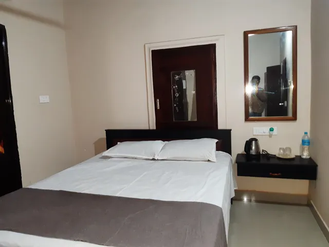 Munroe Valyath Holidays