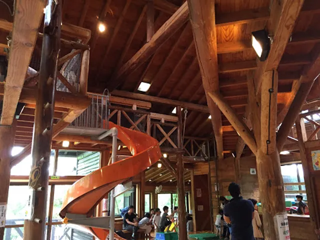 踊場公園こどもログハウス（ニャンぱく砦）