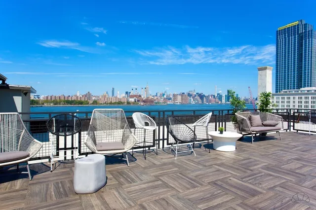 Green Desk Coworking and Office Spaces - Williamsburg