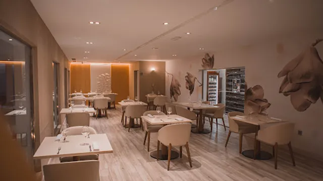 El Pellizco by Rigoberto Almeida