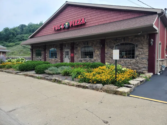 Fox's Pizza Den