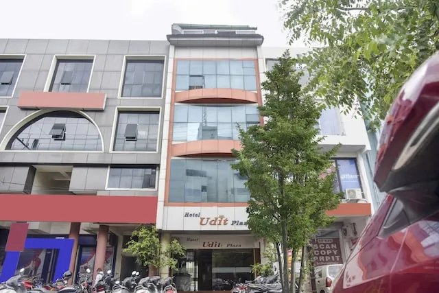 Collection O Hotel Udit Plaza