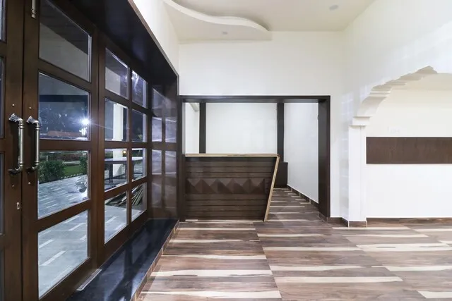 OYO 48527 Hotel Anand Lok