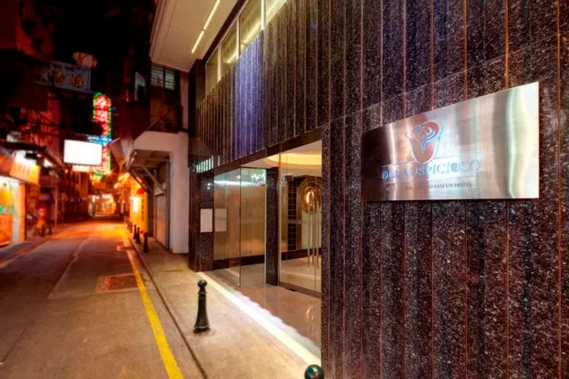 Ole Tai Sam Un Hotel