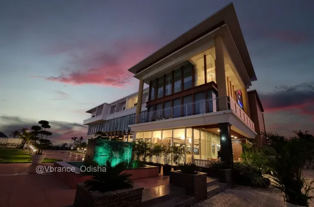 Vbrance - Luxury Boutique Hotel & Food Court