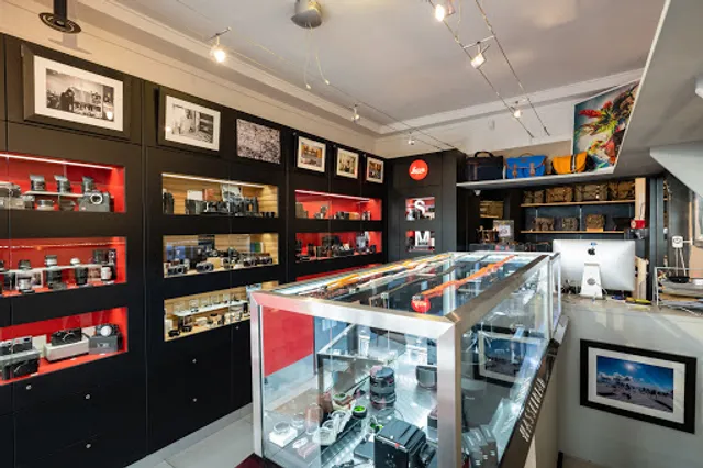 Shop Leica and Hasselblad Paris Montmartre