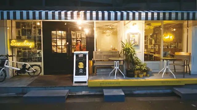 SUNDAY (Hamburgers, craft beer, stylish cafe, lunch, dinner)