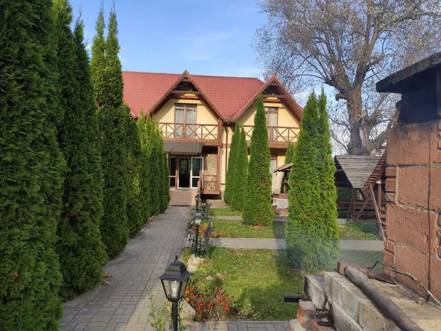 "On the bank of Cheremosh" mansion