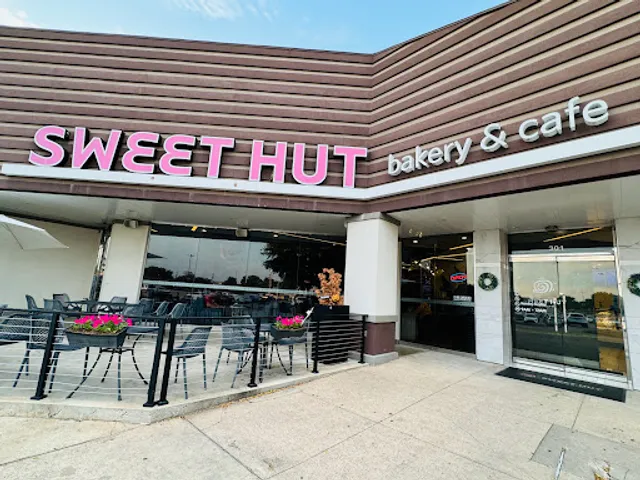 Sweet Hut Bakery & Cafe