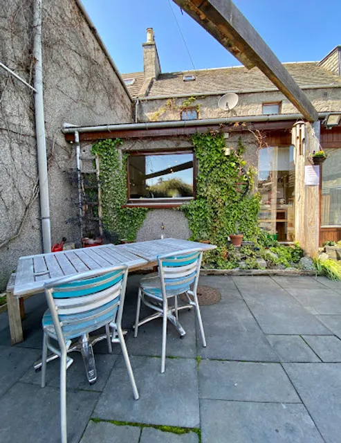 High Street Merchants - Square One Dining & Full Circle Art Gallery