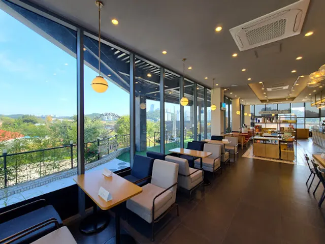 투썸플레이스 아산이순신대로점