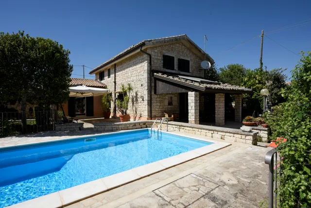 Karrua House- Magnolia Room