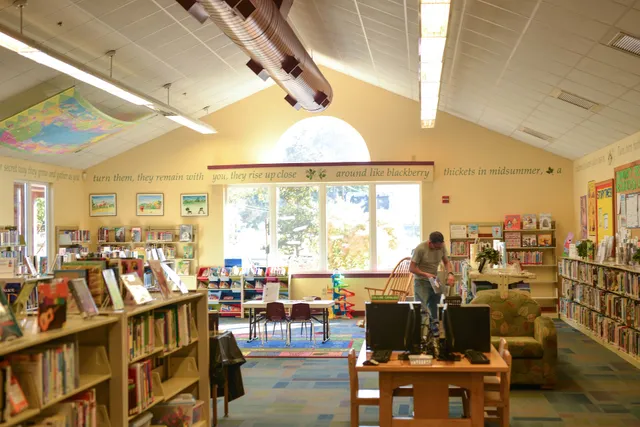 Fern Ridge Library