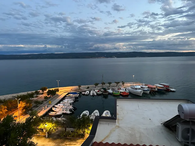 Beach House - Apartments Ana