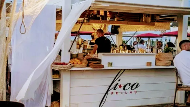 Locale Fico Fellas - Chiringuito Bar Riccione - Beach Bar Party