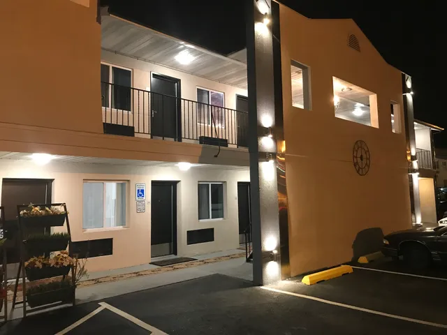 Lakewood Motel Carasaljo Inn Daily 140$/,Weekly 500$