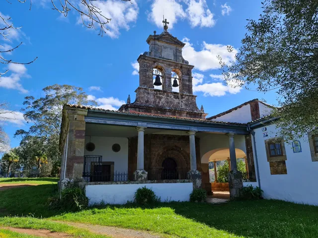 Iglesia de Santa María de Llugás