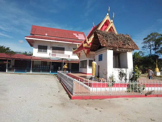 Wat Phalanuphap (Luang Pho Phrom)