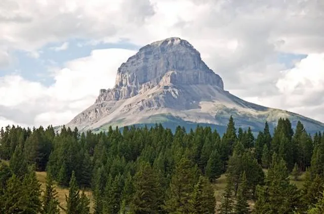 Crowsnest Mountain