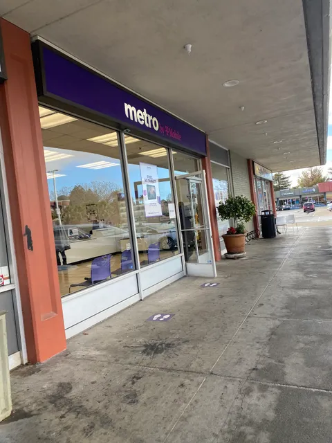 Metro by T-Mobile 64 E Washington St