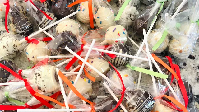 Fit Fab Treats (located inside Round Bird Coffee)