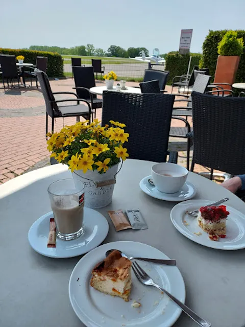 Leonardo Restaurant & Café