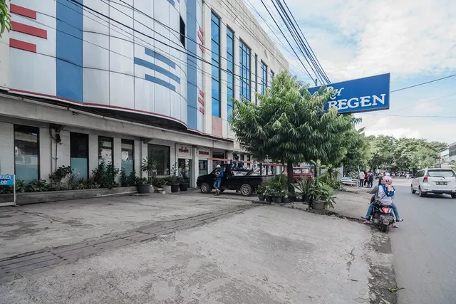 RedDoorz Plus near Mall Sentra Antasari