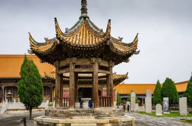 Xiyuemiao （Southwest Gate）