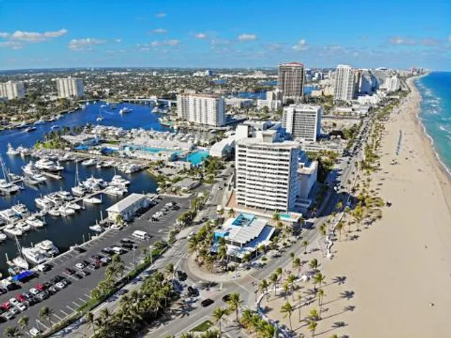 Las Olas Beach