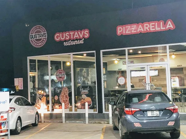 Gustavs and Pizzarella Comm18