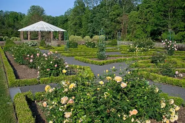 Deep Cut Gardens Parking Lot