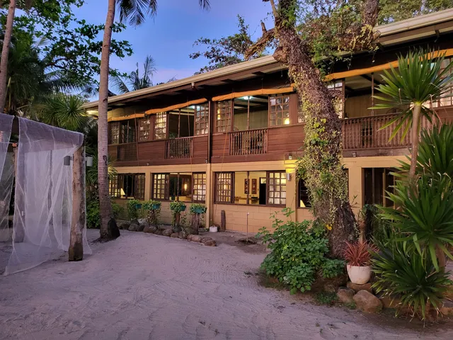 Blue Beach Home (Batangas)