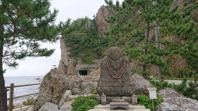 Parking area for old tunnel & Kissing Tunnel