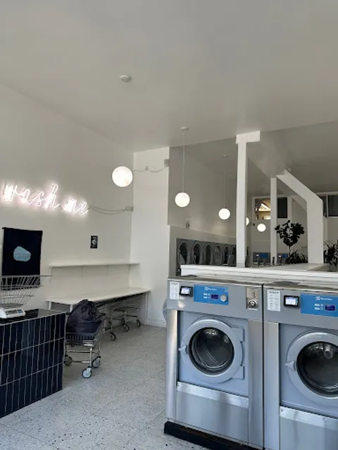 Laundré | Dry Cleaners & Laundromat