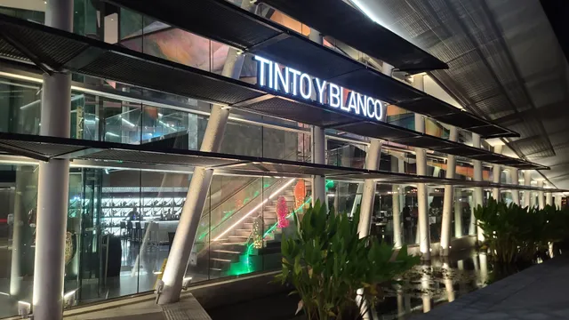 Tinto y Blanco Guaynabo