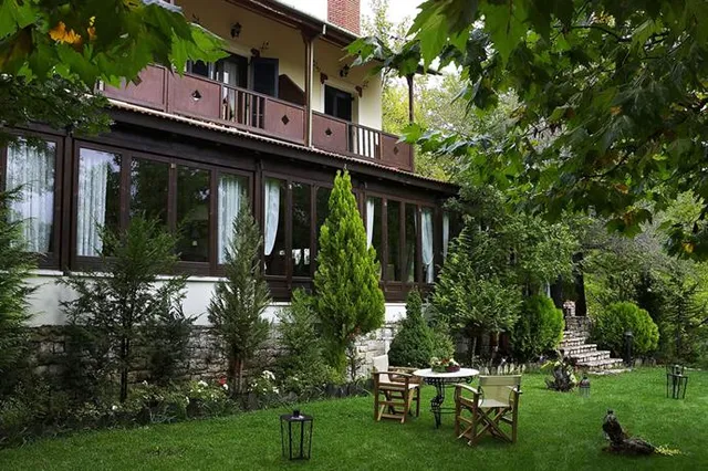 Country Club Hotel & Suites - Across Hotels & Resorts